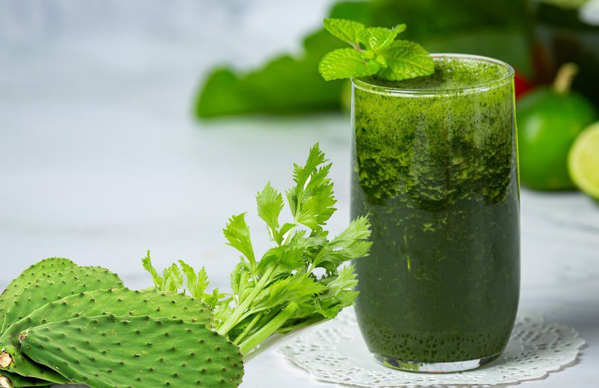Prickly pear Juice with celery to reduce cholesterol and protect your intestinal flora